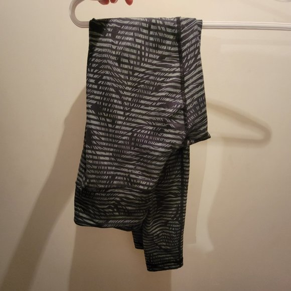 Grey Striped Lululemon Size 8  Wunder Under Pants - Picture 3 of 3
